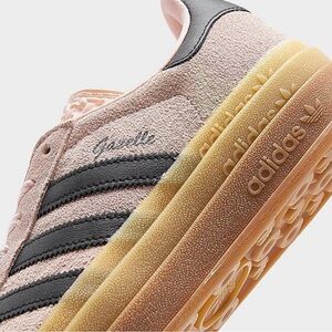 Women’s Adidas Gazelle Bold Platform Sneaker Quartz/Black size 9.5